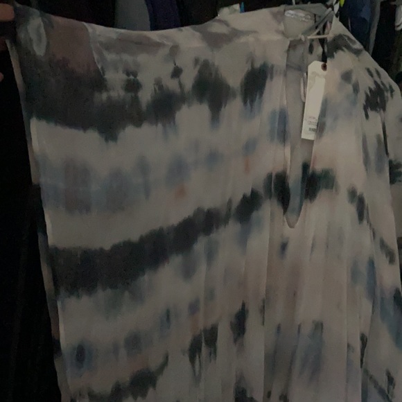 Young, fabulous and broke - Picture 10 of 12